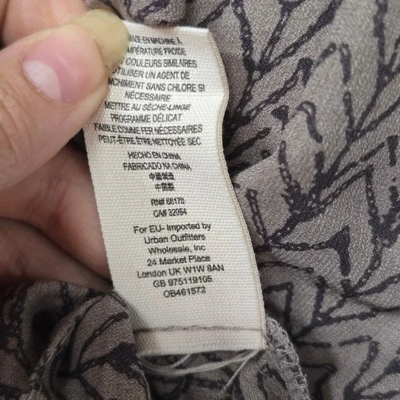 Free People Jade Aligned Gray Patterned Bell Sleeve Cropped Top‎ Blouse XS - Picture 7 of 9